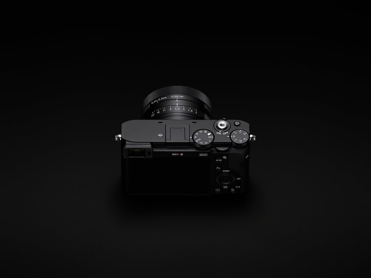 Sony RX1R III Full-Frame Premium Compact Camera Optimized with 61 MP CMOS Sensor, ZEISS® Sonnar T* 35mm F2 Lens, BIONZ XR™ Processor and AI-Based Subject Recognition