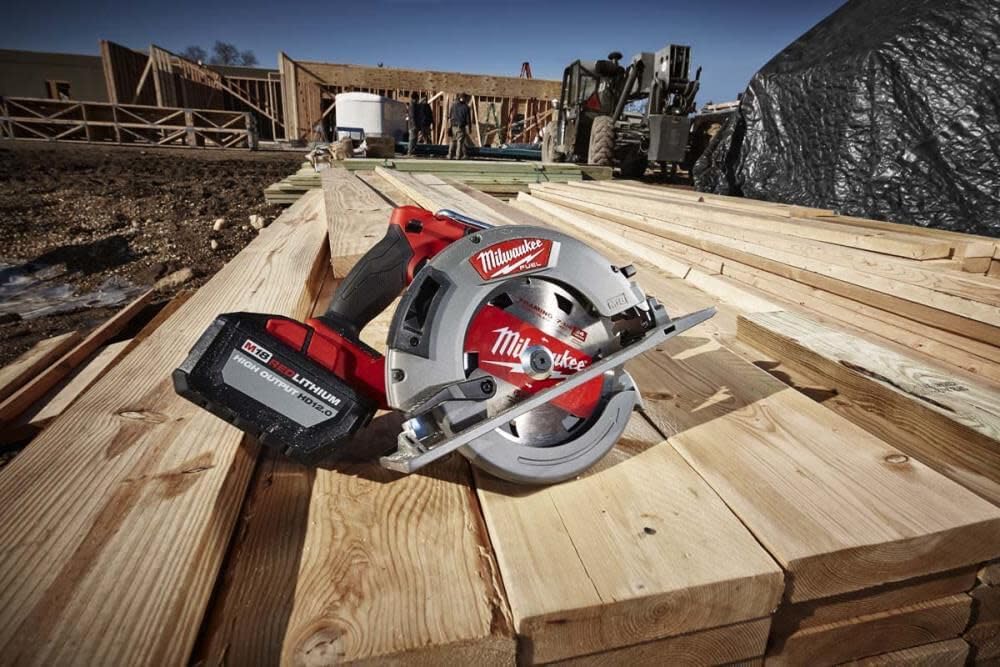 Milwaukee 2732-20 M18 Fuel 18 Volt Lithium-Ion 15 Amp 7-1/4 Inch Cordless Circular Saw (Tool Only) (Non-Retail Packaging)