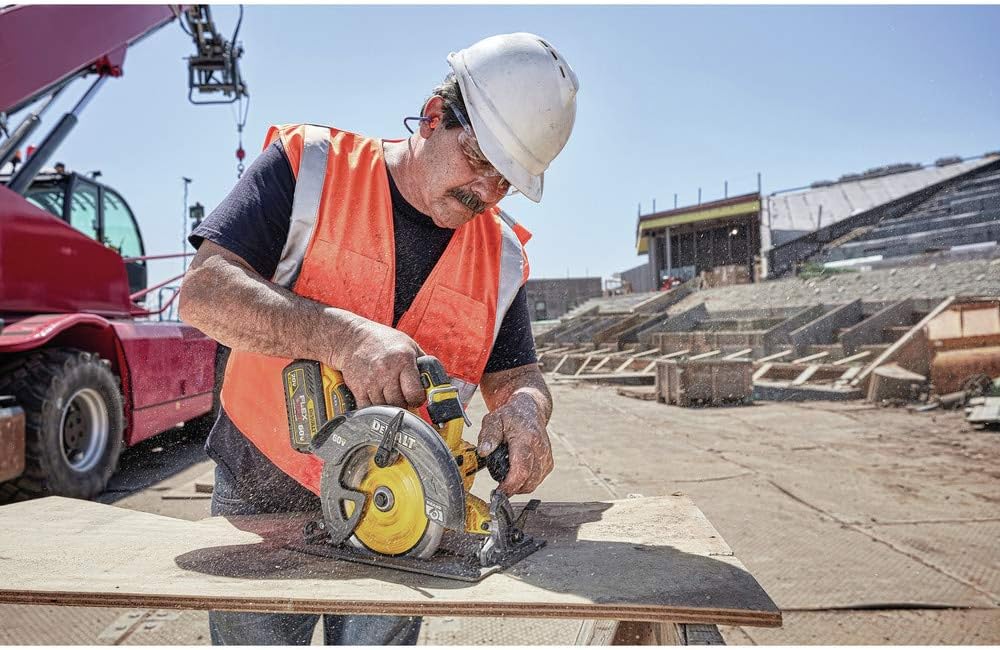 DEWALT FLEXVOLT 60V MAX* Circular Saw, 7 1/4-Inch, Brushless, Tool Only (DCS575B)