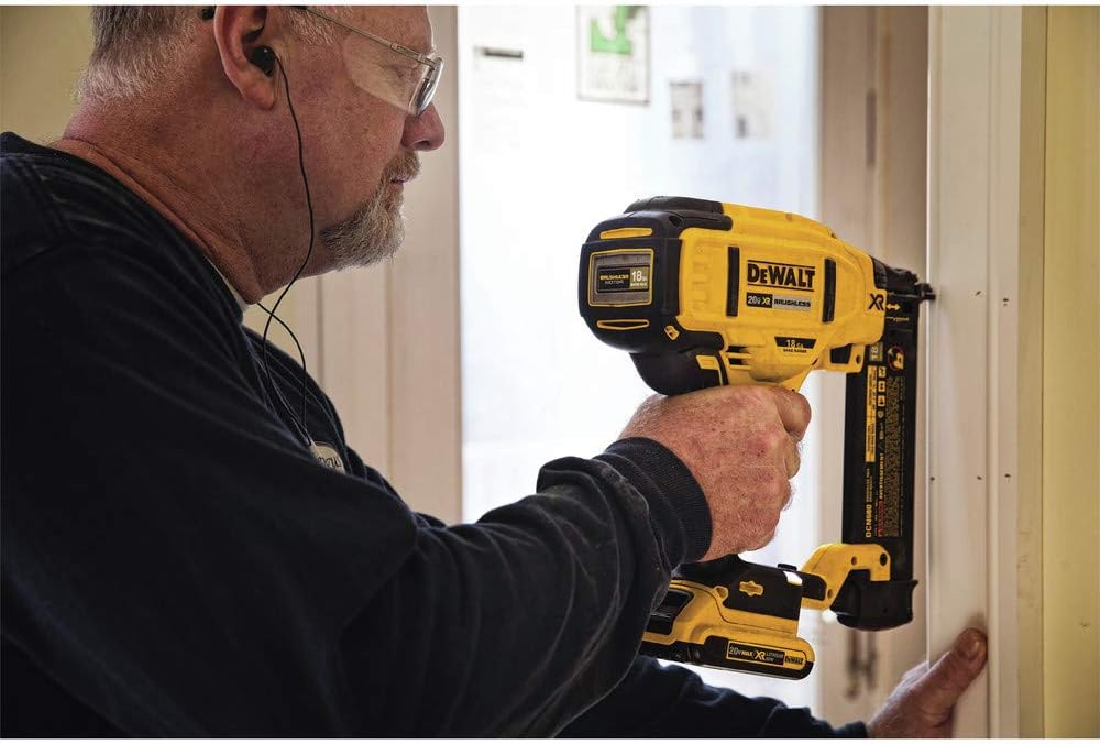 DEWALT 20V MAX* Cordless Brad Nailer Kit, 18GA (DCN680D1)