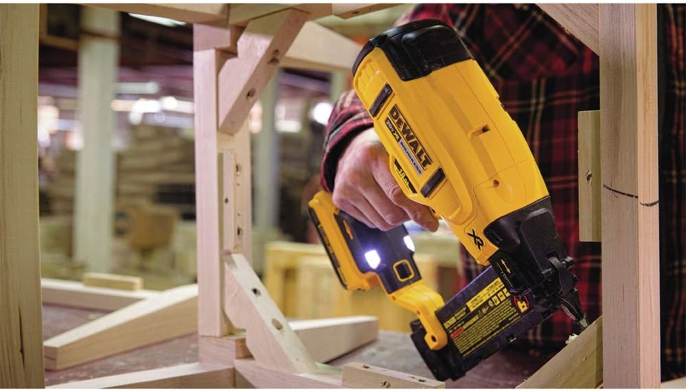DEWALT 20V MAX* Cordless Brad Nailer Kit, 18GA (DCN680D1)