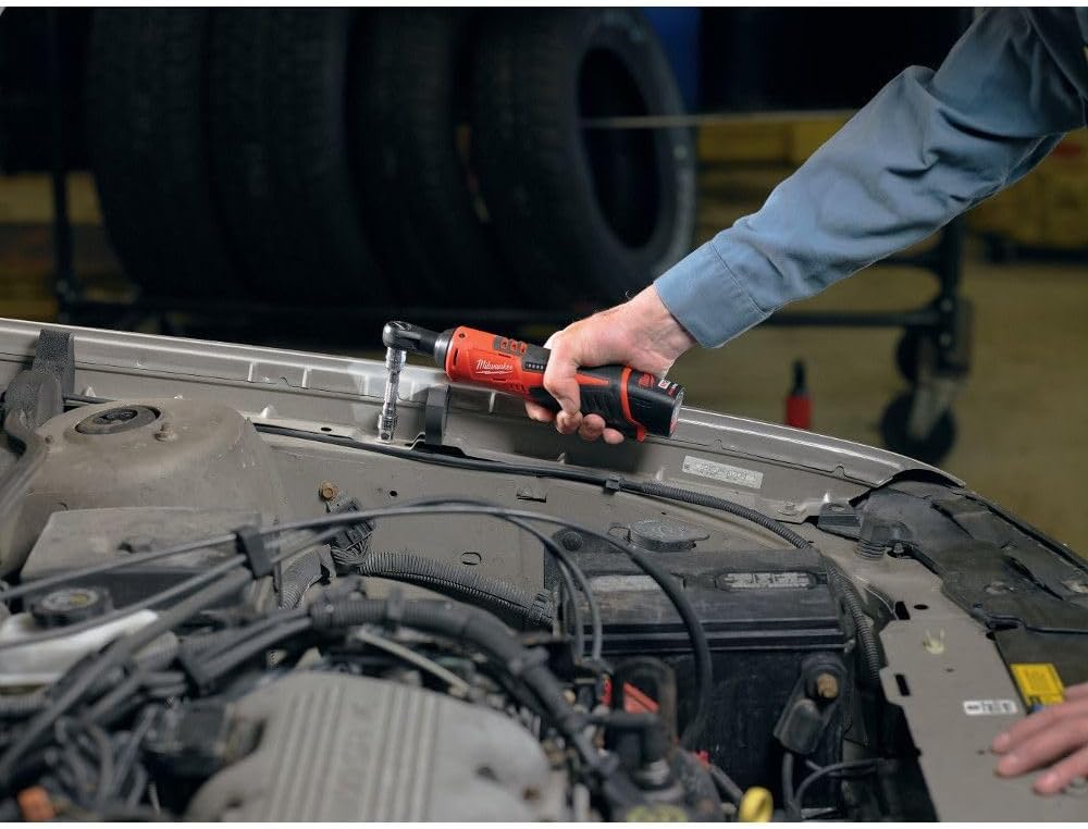 Milwaukee 2457-21 3/8-in Cordless M12 Lithium-Ion Ratchet Kit