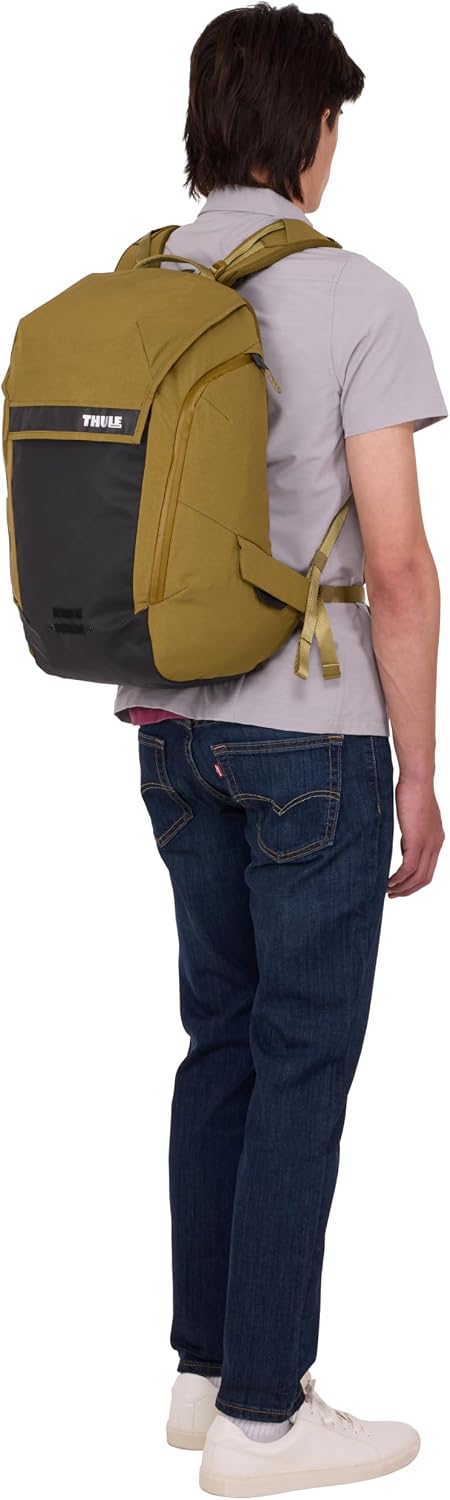 Thule Paramount Bike Commuter Backpack - 28L Capacity - Adjustable fit - 16' Padded Laptop Sleeve and 11' Tablet Pocket - Helmet Attachment - Accessible Side Phone Pocket - Taillight Loop
