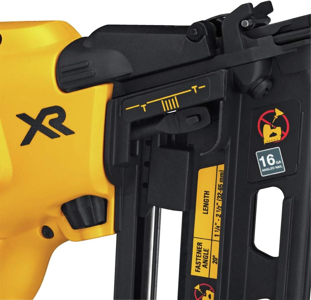 DEWALT 20V MAX* XR Finish Nailer, Angled, 16GA (DCN660D1)