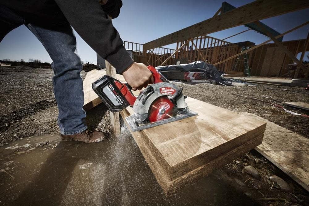 Milwaukee 2732-20 M18 Fuel 18 Volt Lithium-Ion 15 Amp 7-1/4 Inch Cordless Circular Saw (Tool Only) (Non-Retail Packaging)