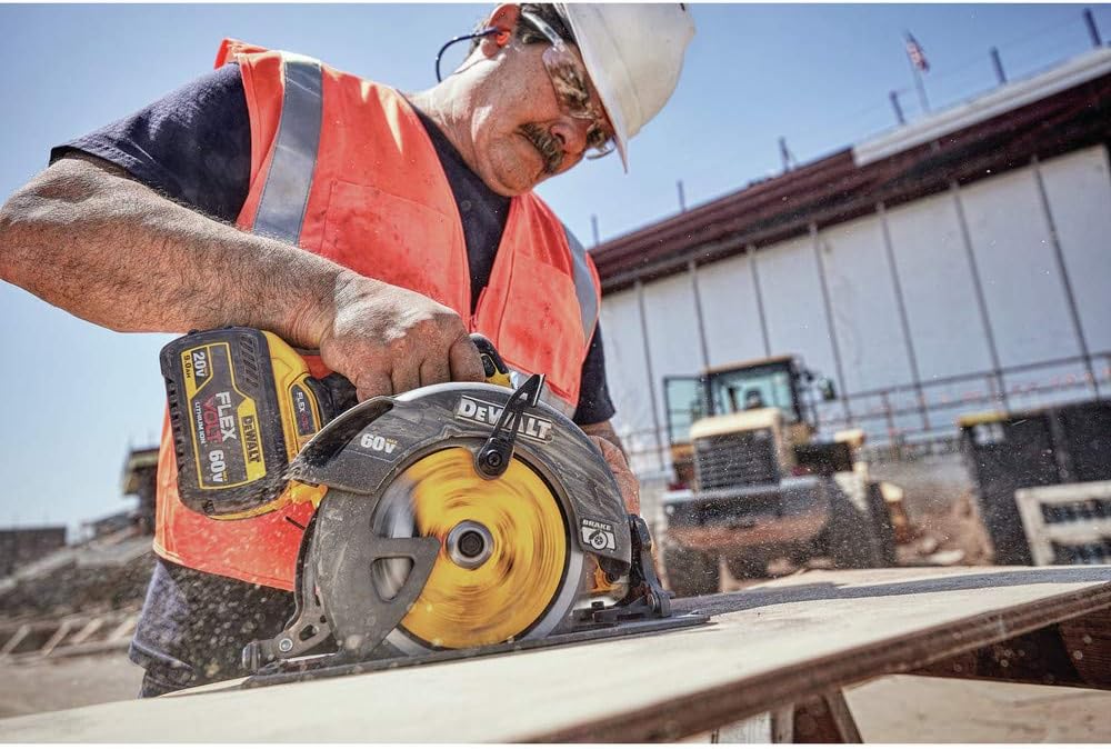 DEWALT FLEXVOLT 60V MAX* Circular Saw, 7 1/4-Inch, Brushless, Tool Only (DCS575B)