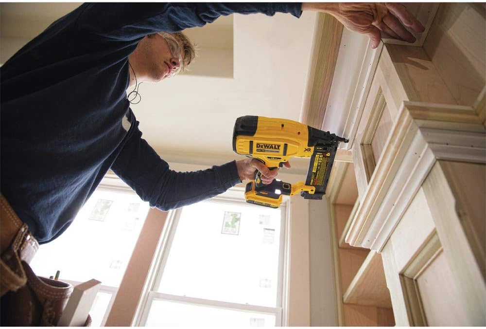 DEWALT 20V MAX* Cordless Brad Nailer Kit, 18GA (DCN680D1)