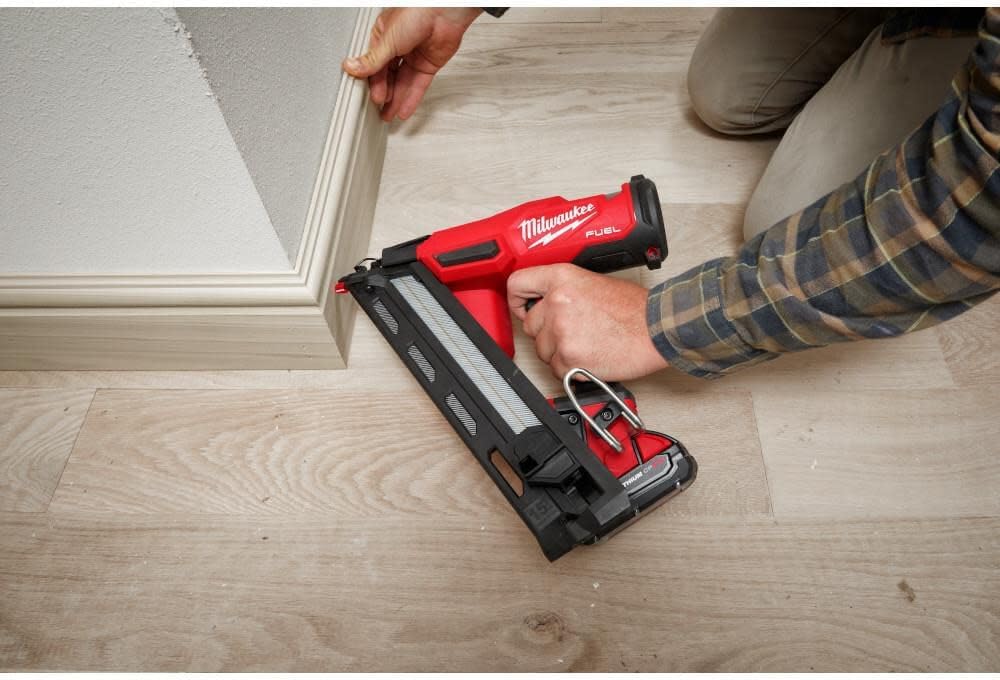 Milwaukee Electric - M18 Fuel. 15 Gauge Finish Nailer