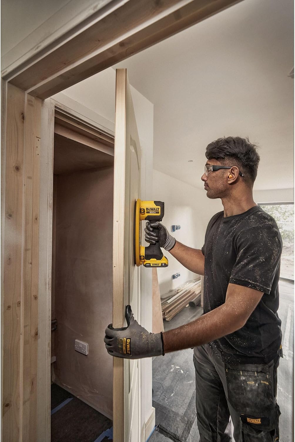 DEWALT 20V MAX Cordless GRABO Suction Lifter Kit with Battery and Charger Included, Lift-load Capacity of Up to 265 lbs. (DCE592D1)