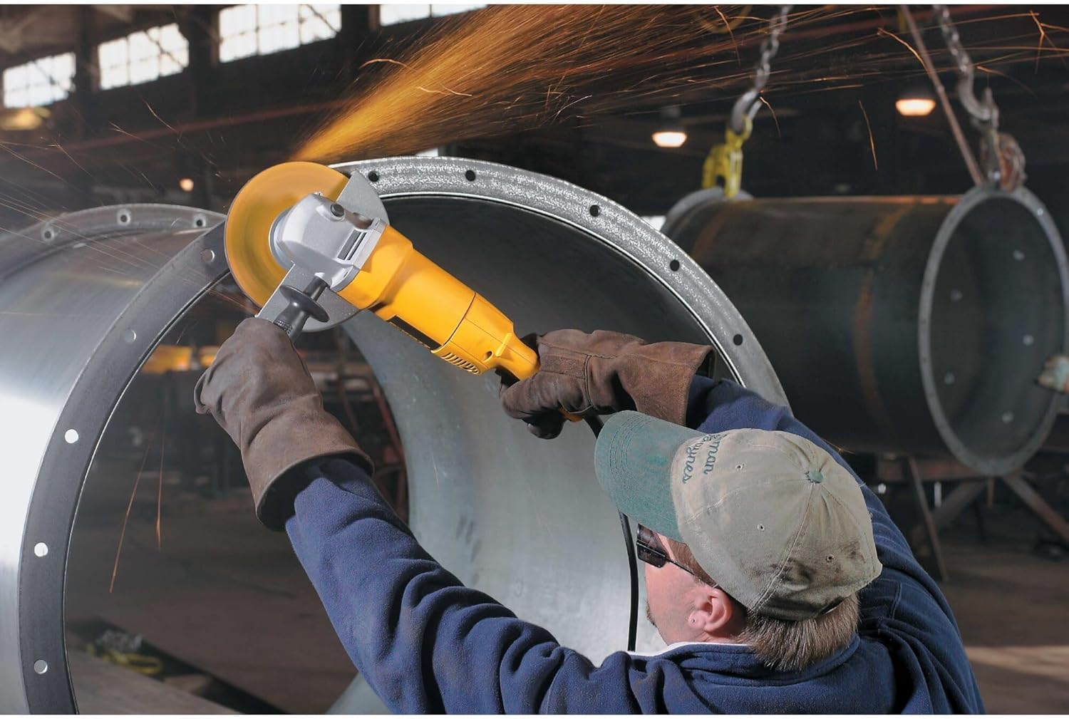 DEWALT Angle Grinder, 7-Inch, 13-Amp, 8,000 RPM, With Dust Ejection System, Corded (DW840)