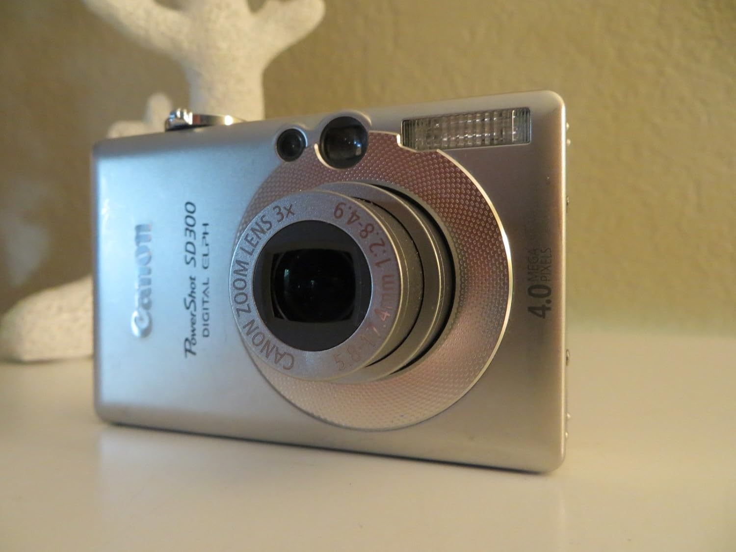 Canon Powershot SD300 4MP Digital Elph Camera with 3x Optical Zoom