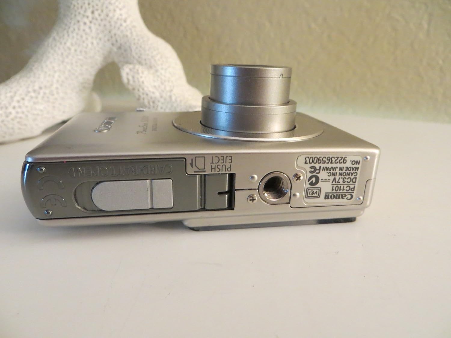 Canon Powershot SD300 4MP Digital Elph Camera with 3x Optical Zoom