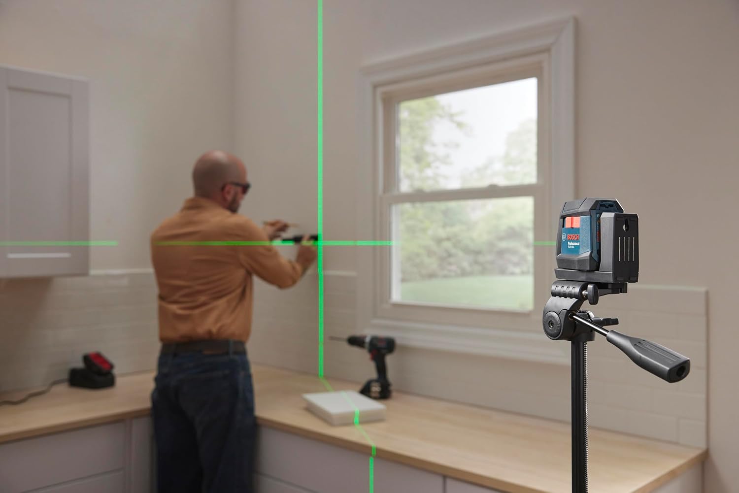 BOSCH GLL50-20G 50 Ft Green-Beam Self-Leveling Cross-Line Laser, Includes Integrated Magnetic Mount, 2 AA Batteries, & Soft Pouch