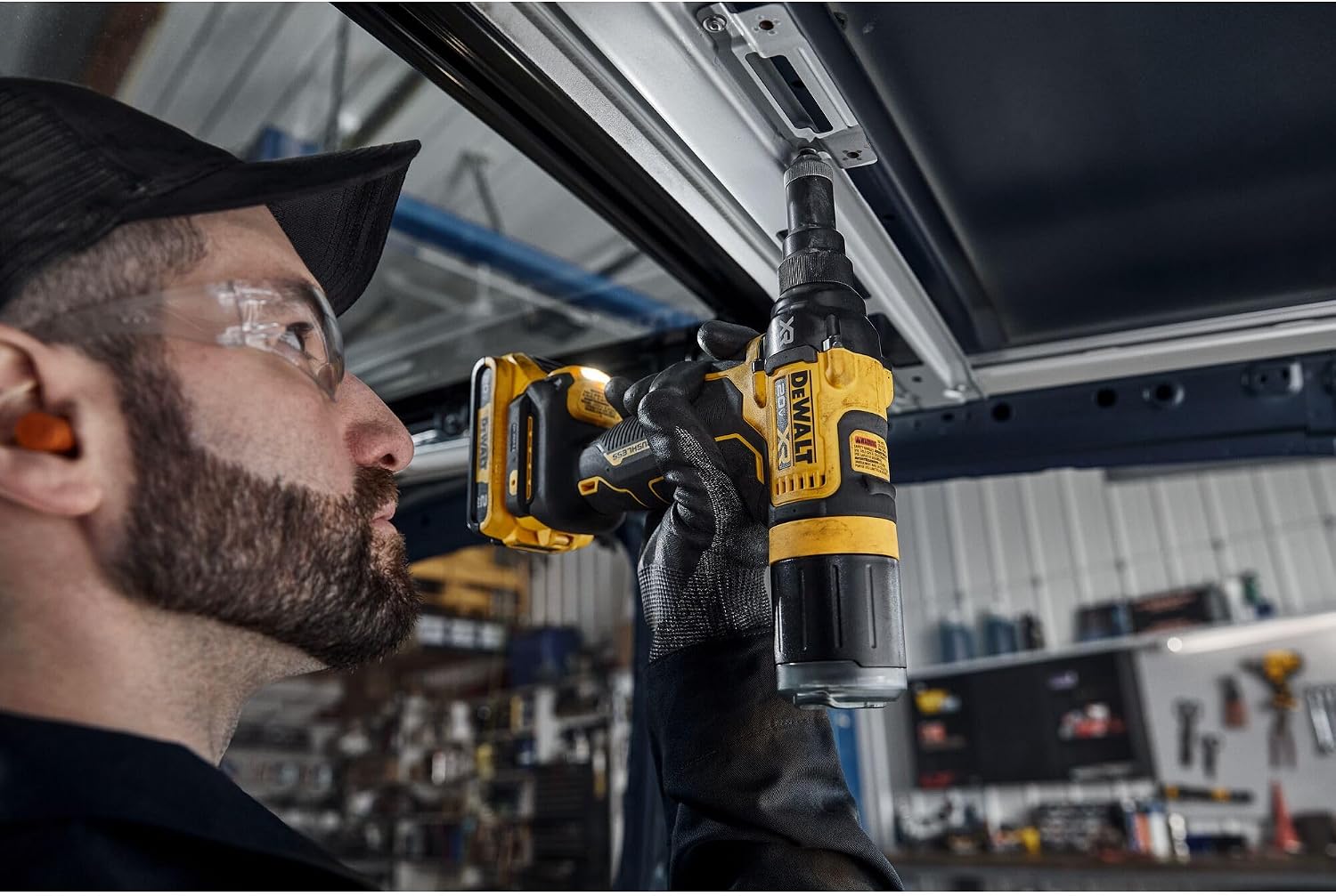 DEWALT 20V MAX XR Cordless Rivet Tool, 3/16', Battery and Charger Included (DCF403D1)