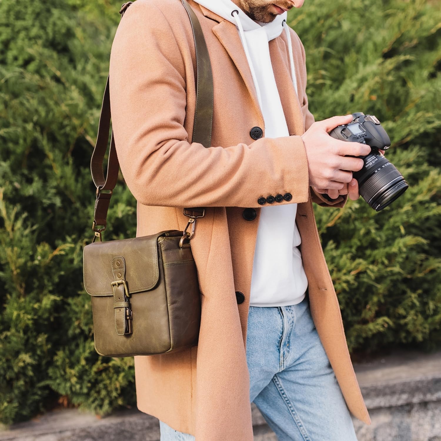 MegaGear Genuine Leather Camera Messenger Bag Mirrorless Portable electronic device cover