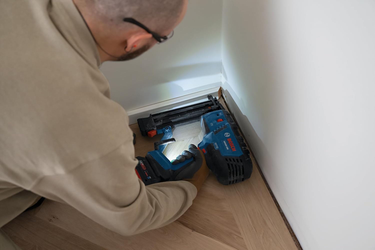 BOSCH GNH18V-18MN 18V Brushless 18-Gauge Brad Nailer - Cordless Power, Fastens up to 2,000 Nails per Charge, One-Handed Activation, Tool-Free Jam Clearing, Double LED Light (Bare Tool)