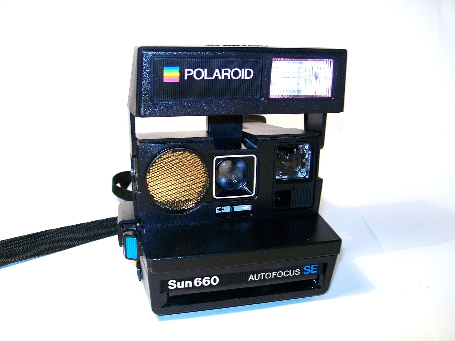 Polaroid Sun 660 SE Instant Film Camera – Autofocus 600-Type Camera with Built-In Flash – Vintage Refurbished (Renewed)