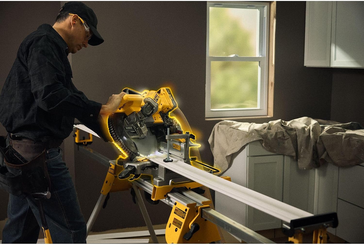 DEWALT 20V MAX XR 10 in. Double Bevel Fixed Miter Saw Kit (DCS714WW1)