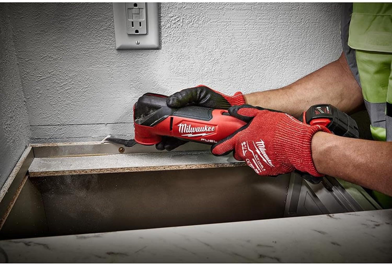 Milwaukee Electric - M18 Fuel OSCILLATING Multi-Tool (KIT)