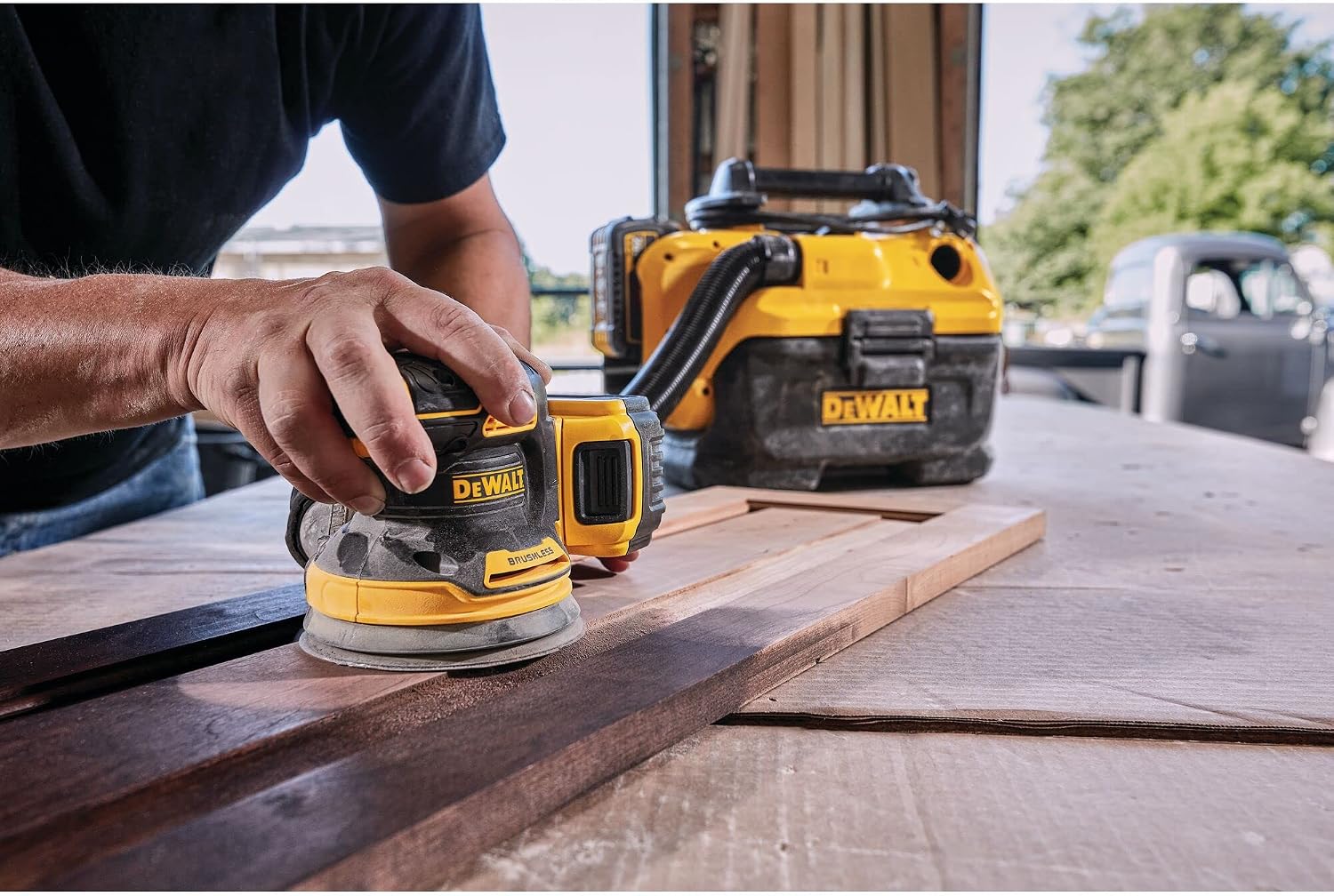 DEWALT 20V MAX Random Orbital Sander Kit (DCW210P1)
