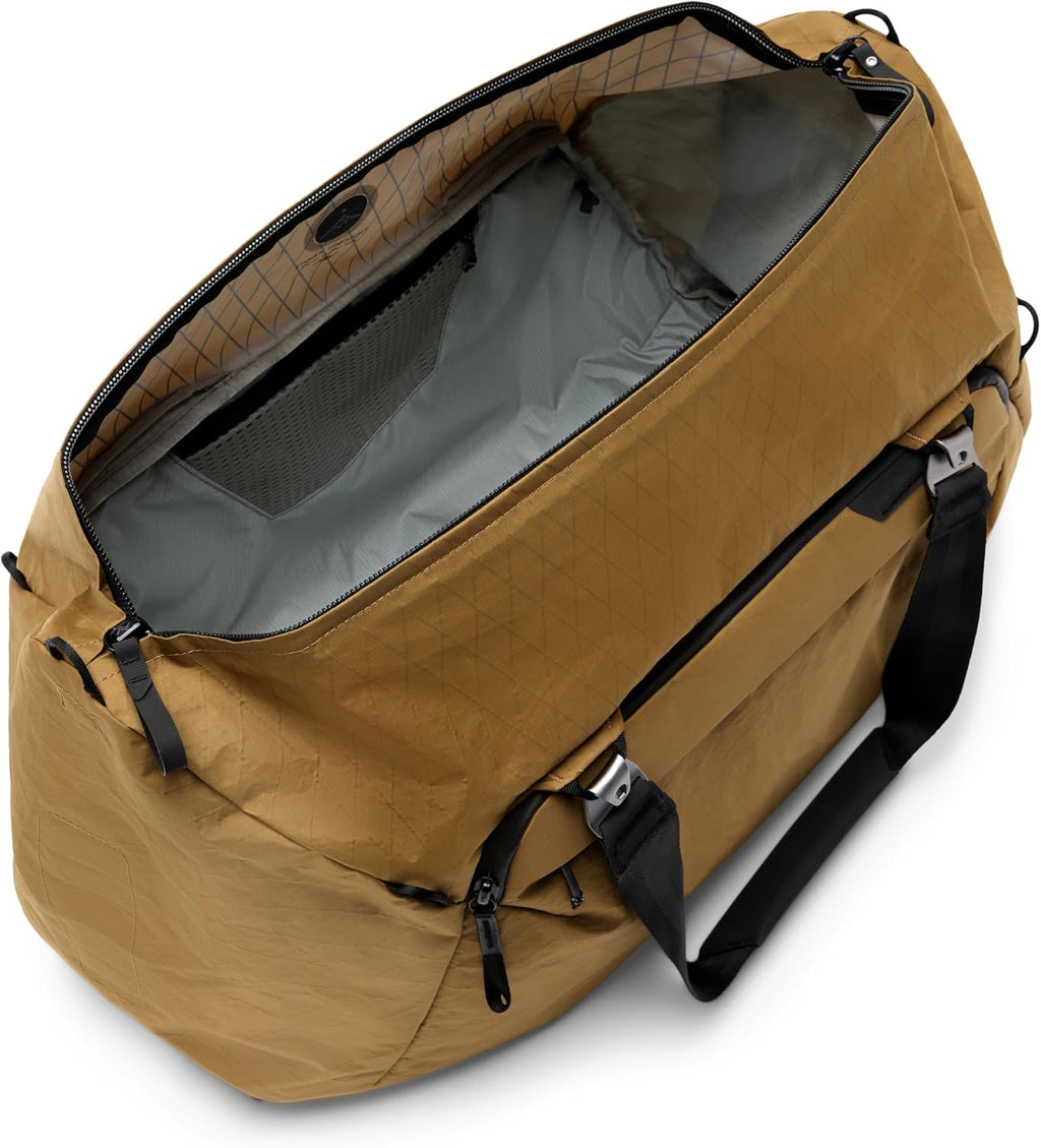 Peak Design Travel Duffel, Extra-Wide Single Zip Access, Weatherproof Shell, 4 External Pockets, Fits Packing Cubes & Camera Cubes, Ideal for Weekend Trips, Versatile Duffel Bag for Travel