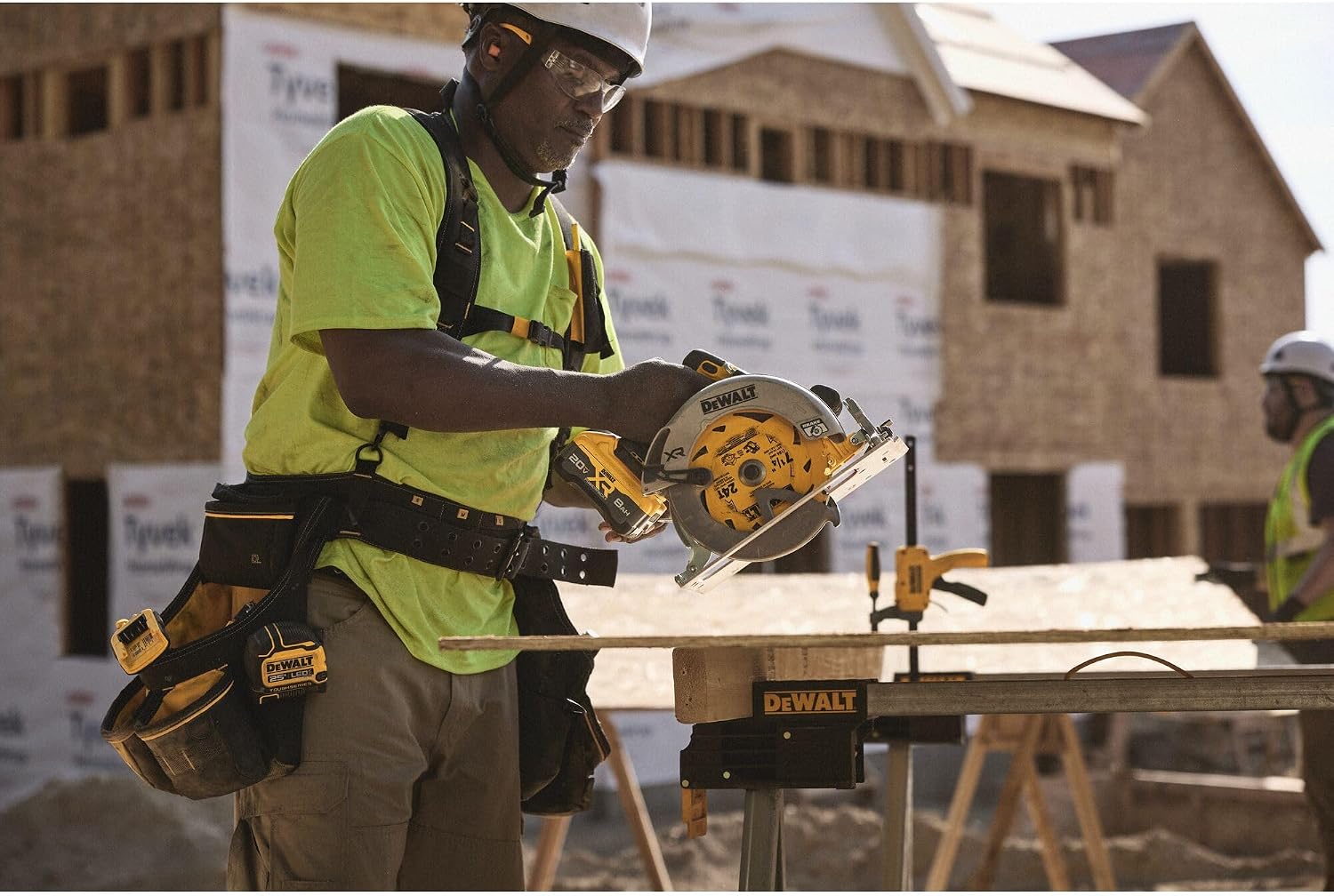 DEWALT 20V MAX XR Brushless Cordless 7-1/4 in. Circular Saw, Tool Only (DCS590B)