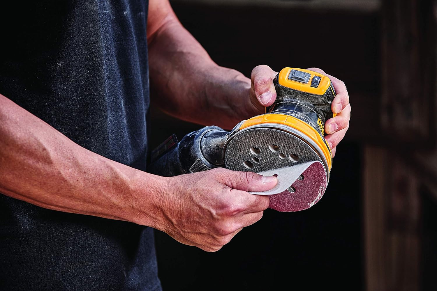 DEWALT 20V MAX Random Orbital Sander Kit (DCW210P1)