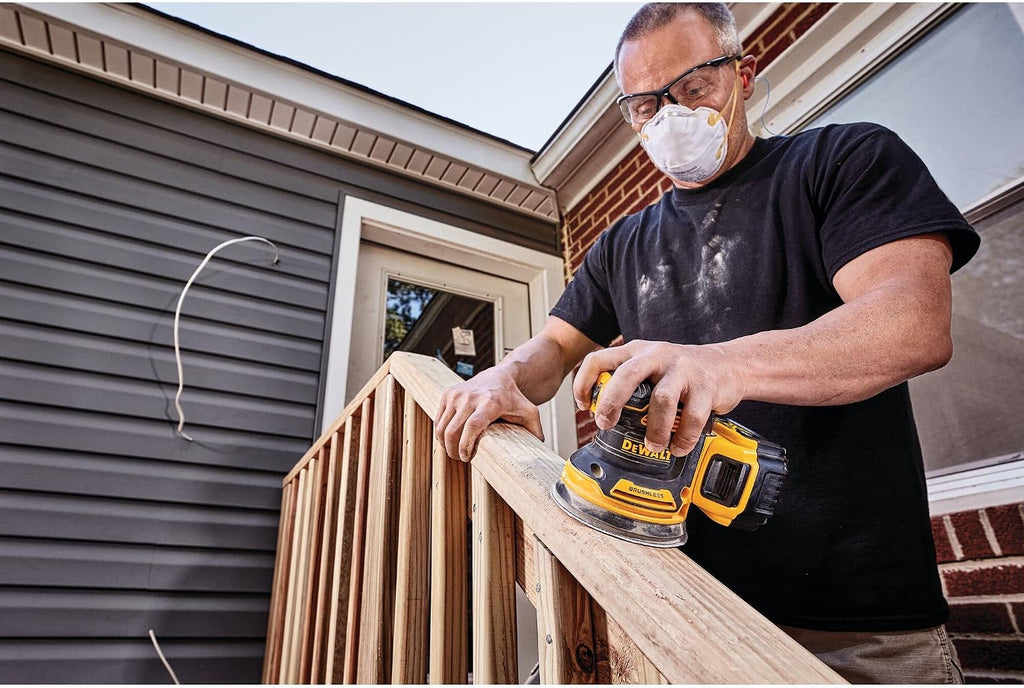 DEWALT 20V MAX Random Orbital Sander Kit (DCW210P1)