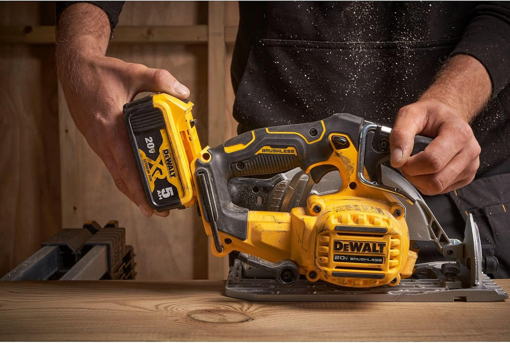 DEWALT 20V MAX* Circular Saw, 6-1/2-Inch, Cordless, Battery and Charger Included (DCS565P1)