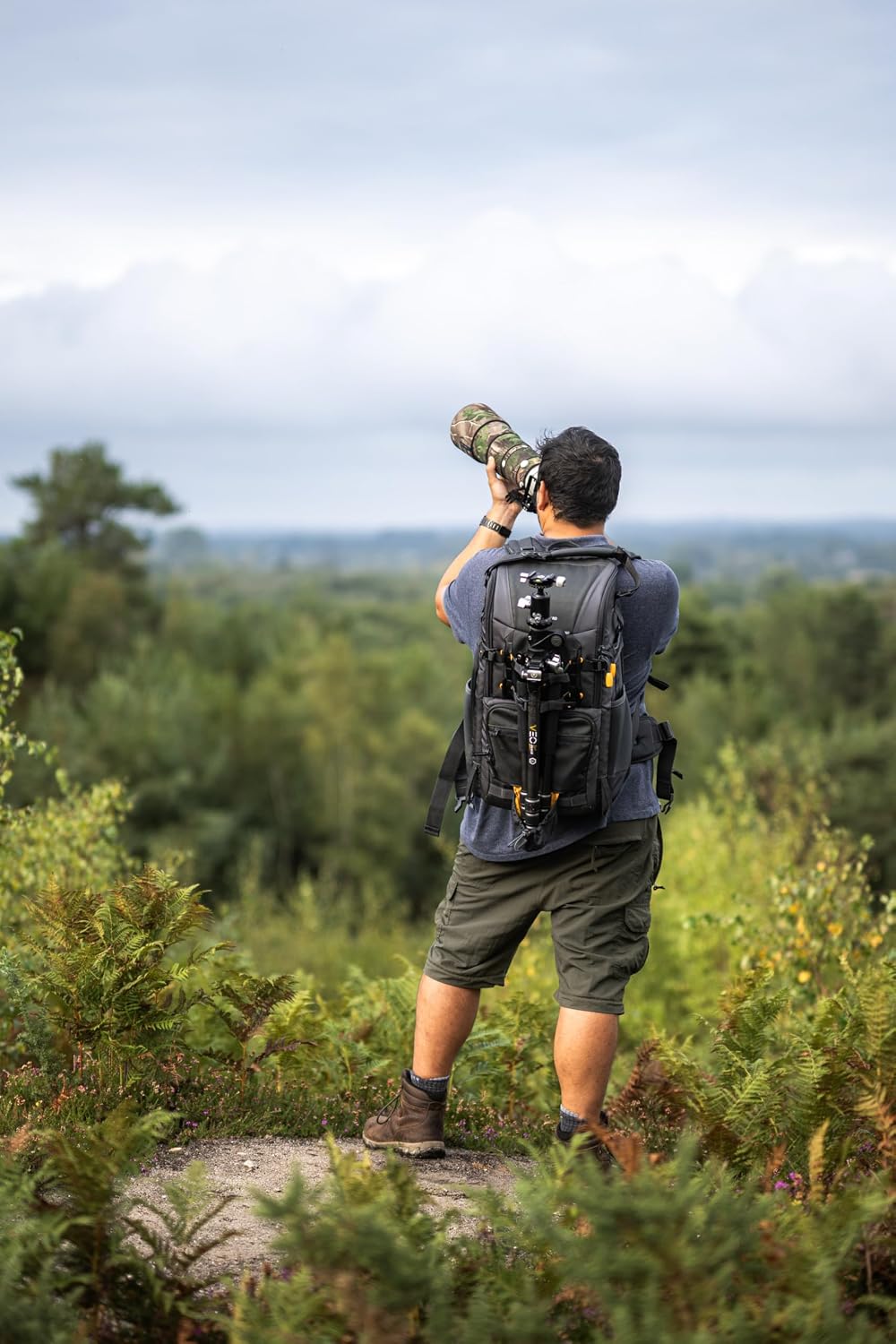 VANGUARD Alta Sky 62 Camera Backpack for up to 600 mm lens attached to a DSLR or Full-Frame Mirrorless Body