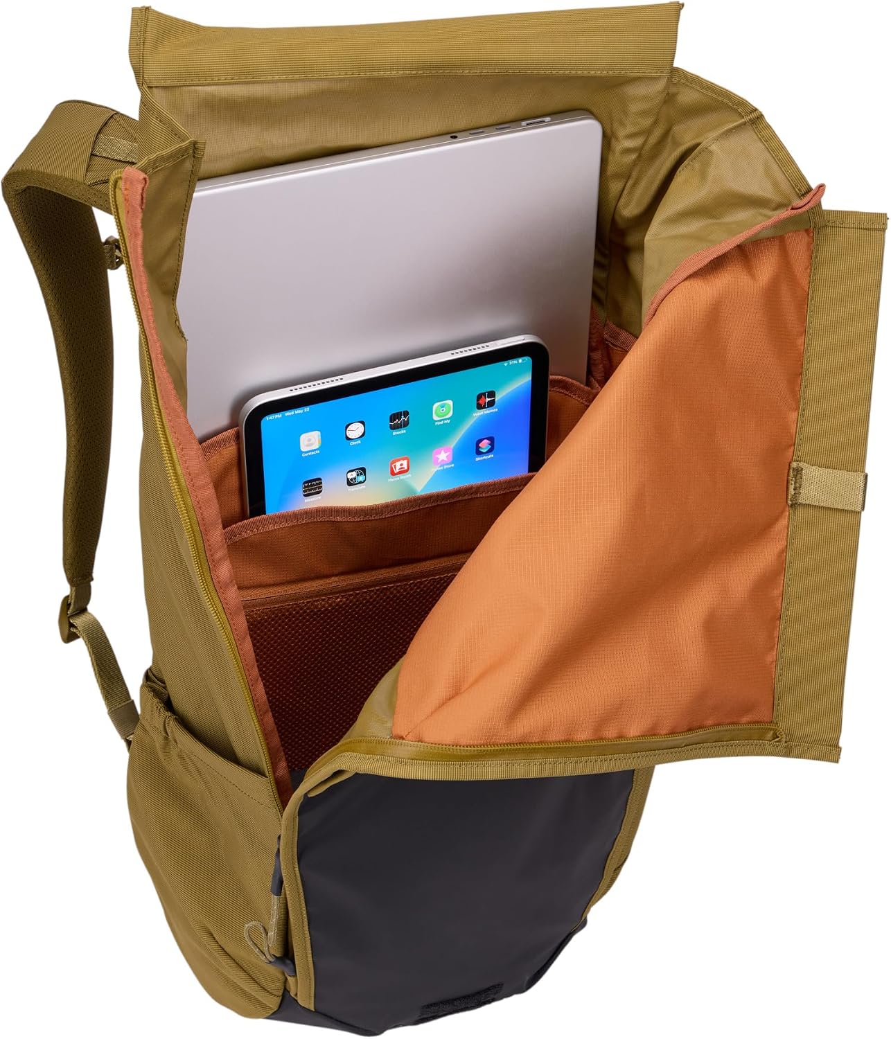 Thule Paramount Bike Commuter Backpack - 20L Capacity - Adjustable fit - 16' Padded Laptop Sleeve and 11' Tablet Pocket - Rolltop Closure - Side Phone Pocket - Taillight Loop