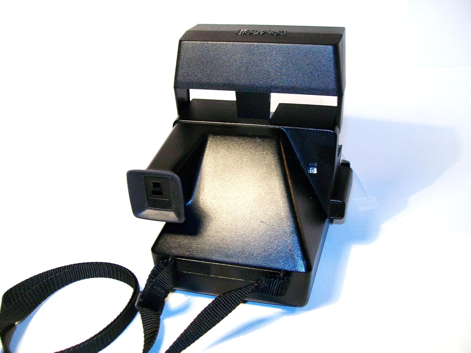 Polaroid Sun 660 SE Instant Film Camera – Autofocus 600-Type Camera with Built-In Flash – Vintage Refurbished (Renewed)