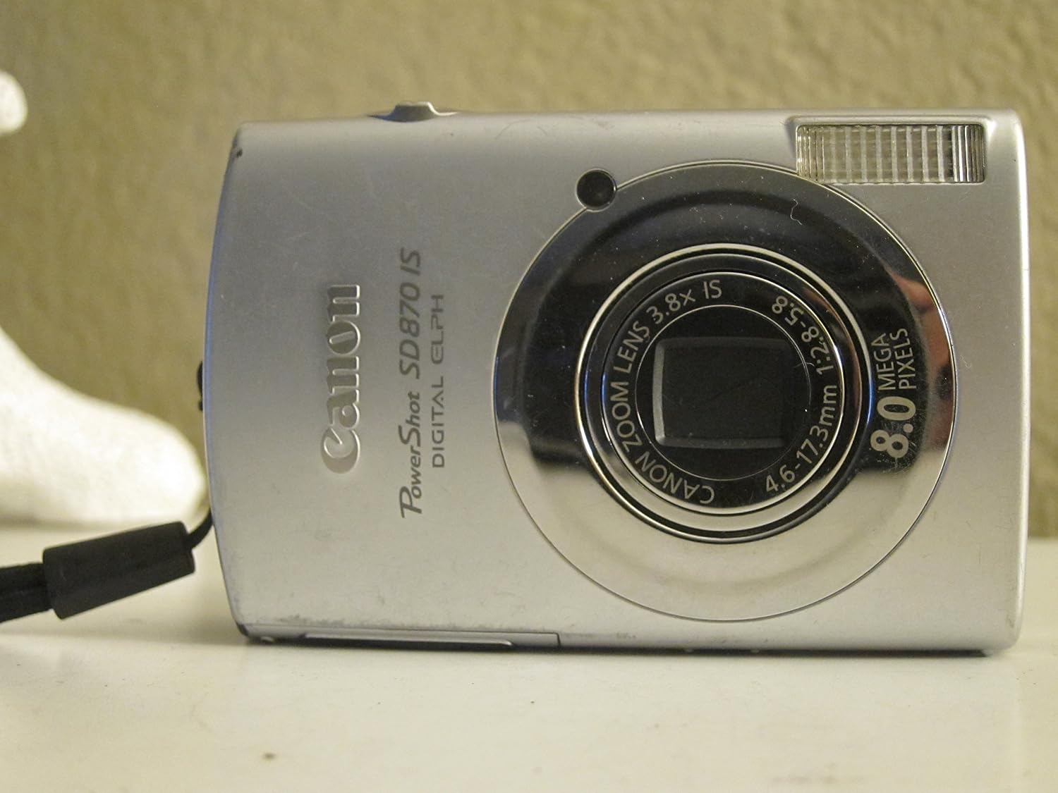 Canon PowerShot SD700 IS 6MP Digital Elph Camera with 4x Image Stabilized Zoom