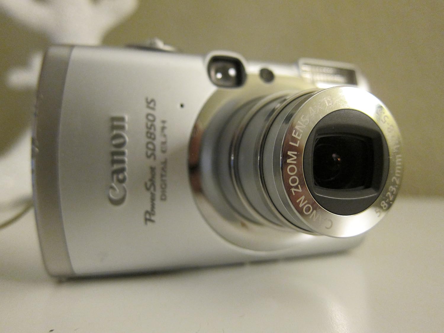 Canon PowerShot SD850 IS 8.0 MP Digital Elph Camera with 4x Optical Image Stabilized Zoom (OLD MODEL)