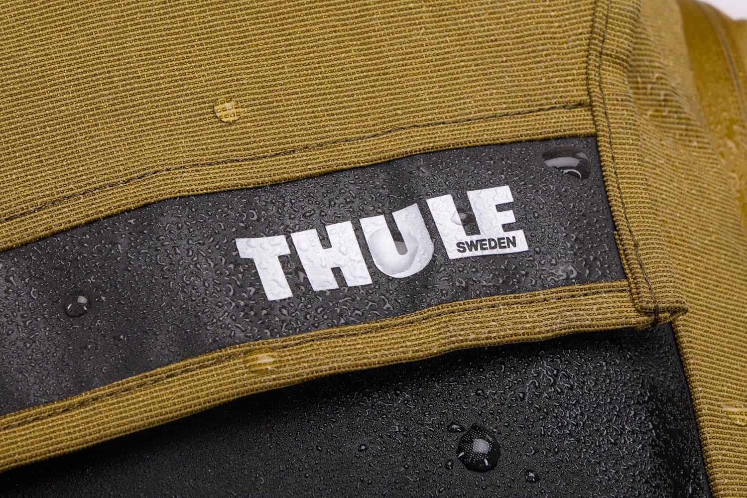 Thule Paramount Bike Commuter Backpack - 28L Capacity - Adjustable fit - 16' Padded Laptop Sleeve and 11' Tablet Pocket - Helmet Attachment - Accessible Side Phone Pocket - Taillight Loop