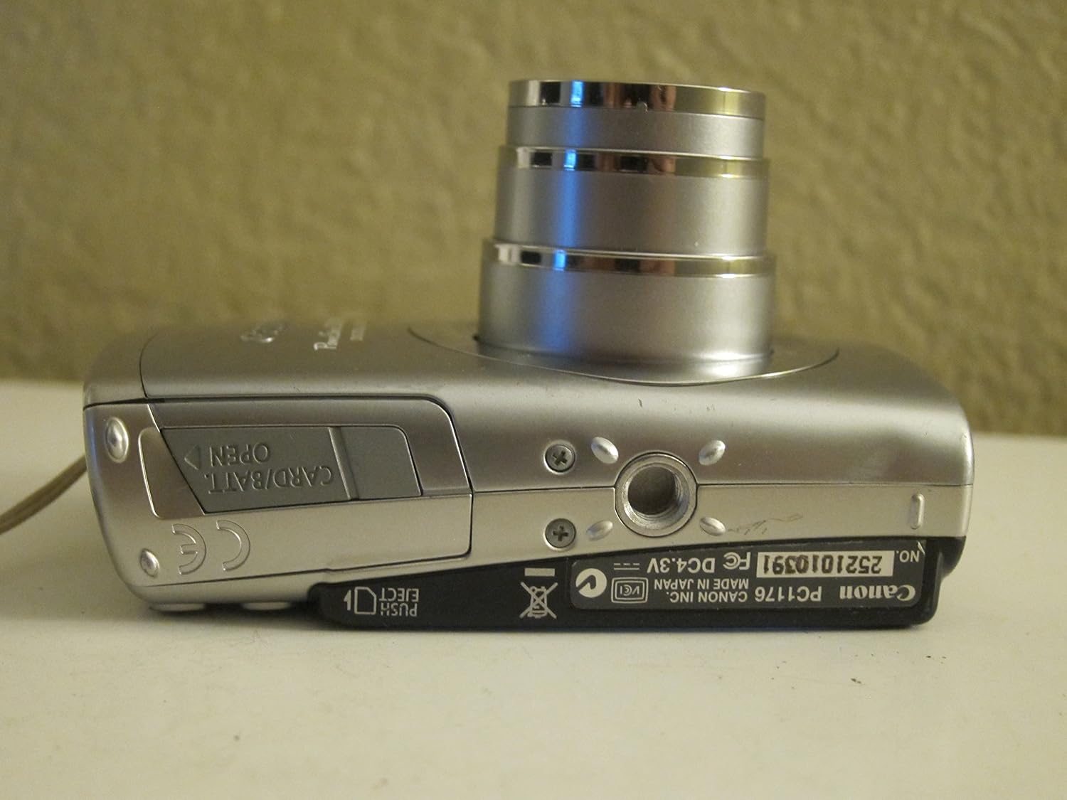 Canon PowerShot SD700 IS 6MP Digital Elph Camera with 4x Image Stabilized Zoom
