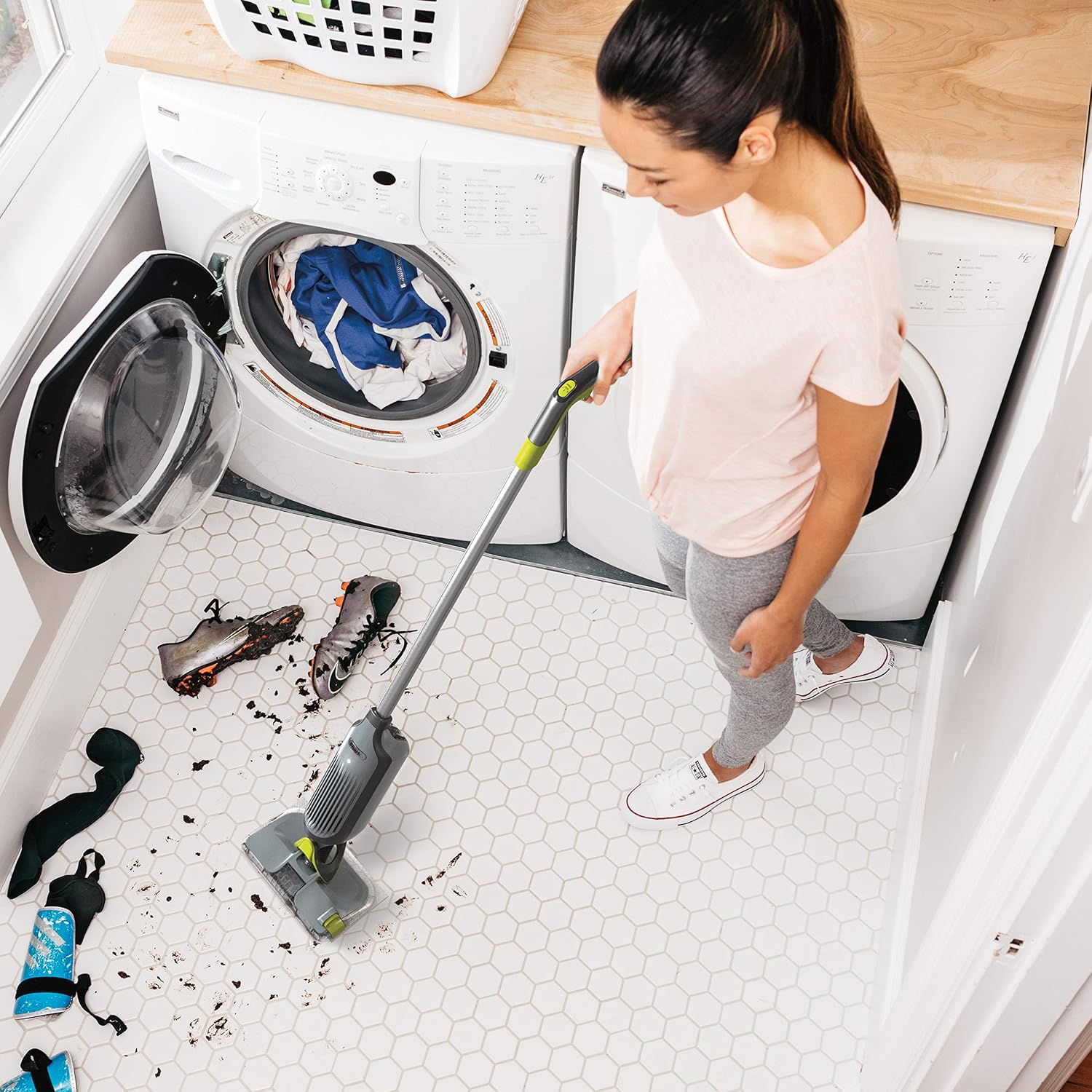 Shark VM252P10 VACMOP Pro Cordless Hard Floor Vacuum Mop with LED Headlights, 12 Disposable Pads & 12 oz. Cleaning Solution, Charcoal Gray