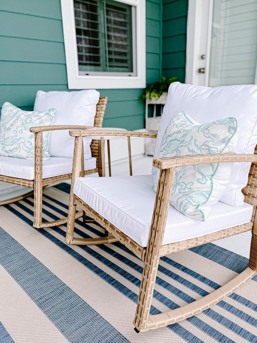 SAFAVIEH Outdoor - Daire Rocking Chair - Natural & White - Steel Frame Faux & Rattan with Cushion - Open-Frame Design - Ideal for Patio, Deck, Porch, Backyard, 14.4' Seat Height (PAT7721D)