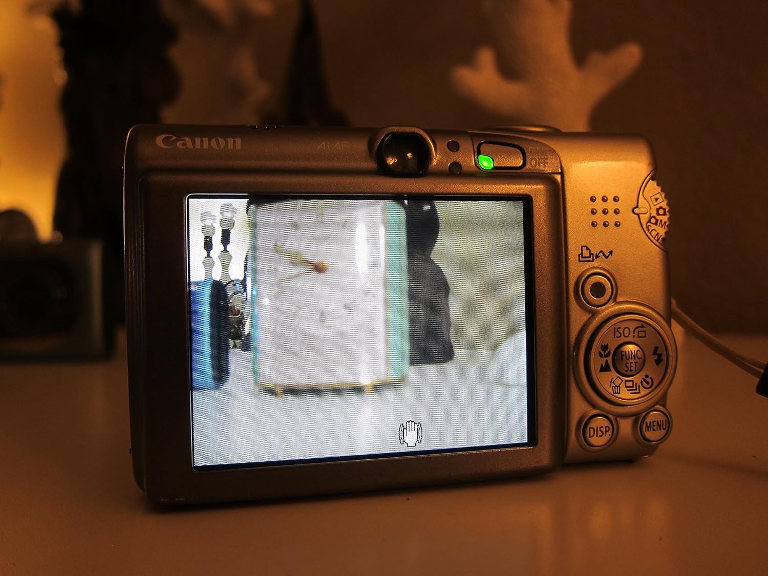 Canon PowerShot SD850 IS 8.0 MP Digital Elph Camera with 4x Optical Image Stabilized Zoom (OLD MODEL)