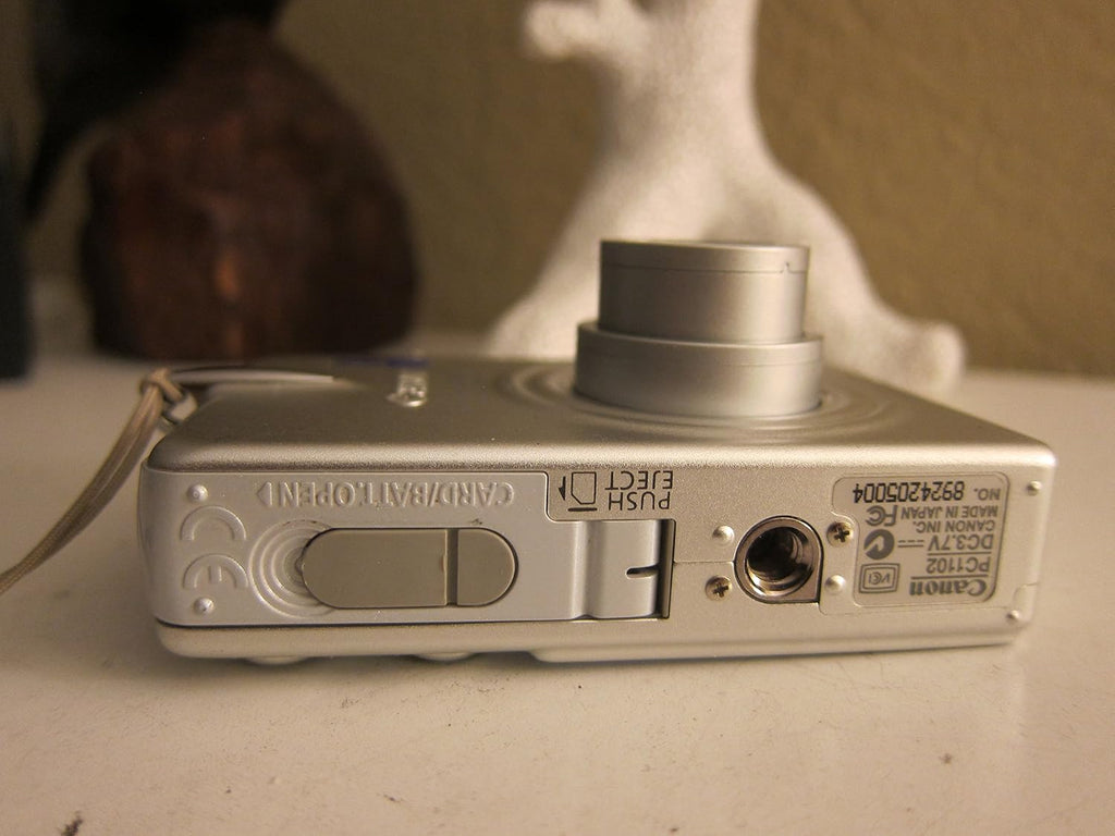 Canon Powershot SD200 3.2MP Digital Elph Camera with 3x Optical Zoom (OLD MODEL)