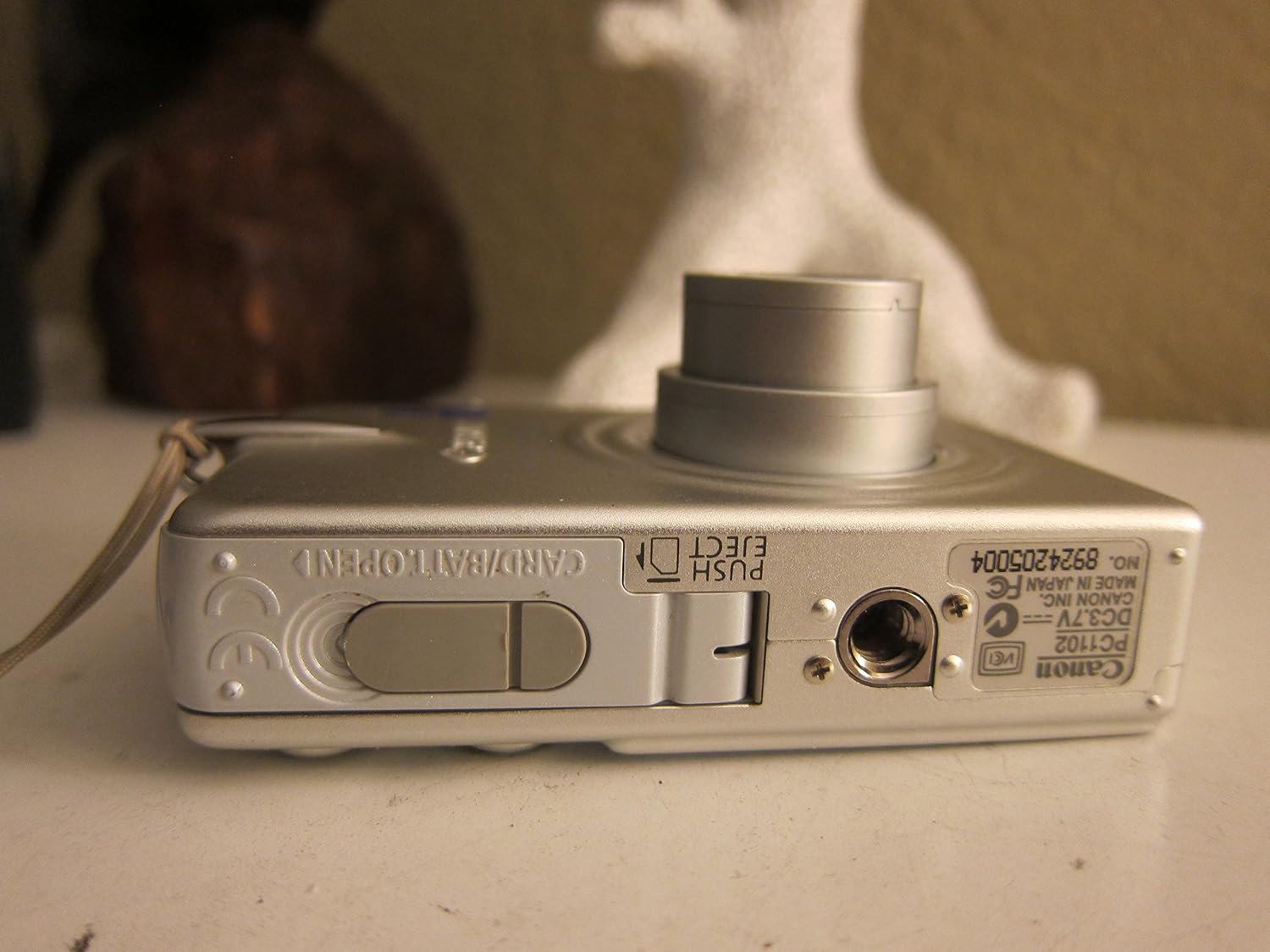 Canon Powershot SD200 3.2MP Digital Elph Camera with 3x Optical Zoom (OLD MODEL)