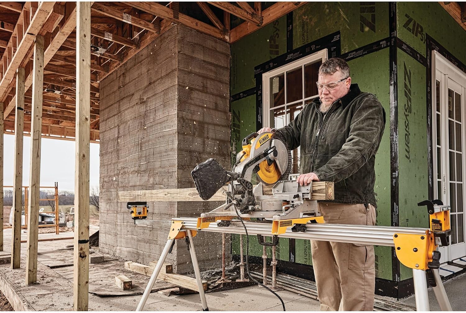 DEWALT 12-Inch Miter Saw, 15-Amp, Single Bevel, Compound (DWS715)
