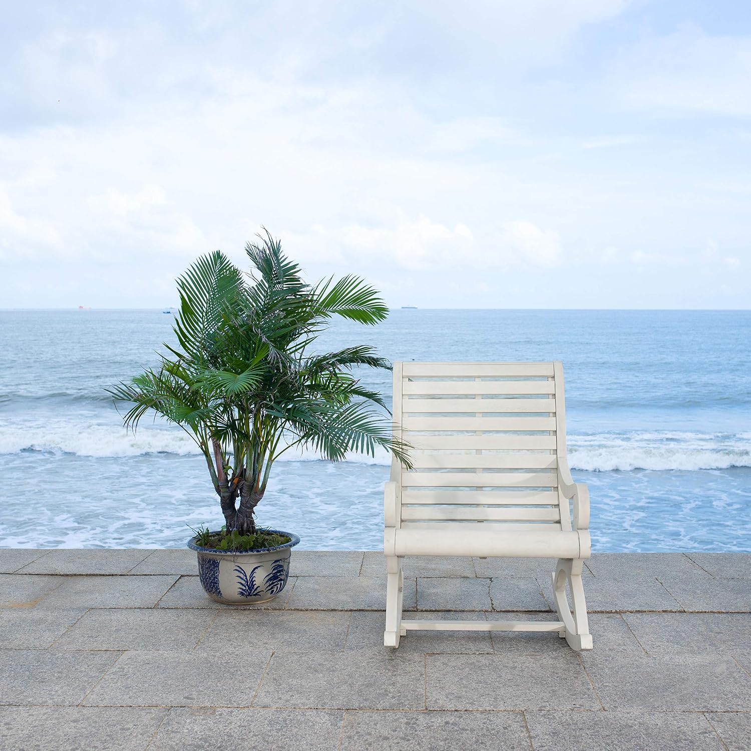 SAFAVIEH Outdoor - Sonora Rocking Chair - White Washed - Solid Wood - Transitional British Slatted Design - Ideal for Patio, Deck, Porch, Backyard, 17.7' Seat Height (PAT7016C)