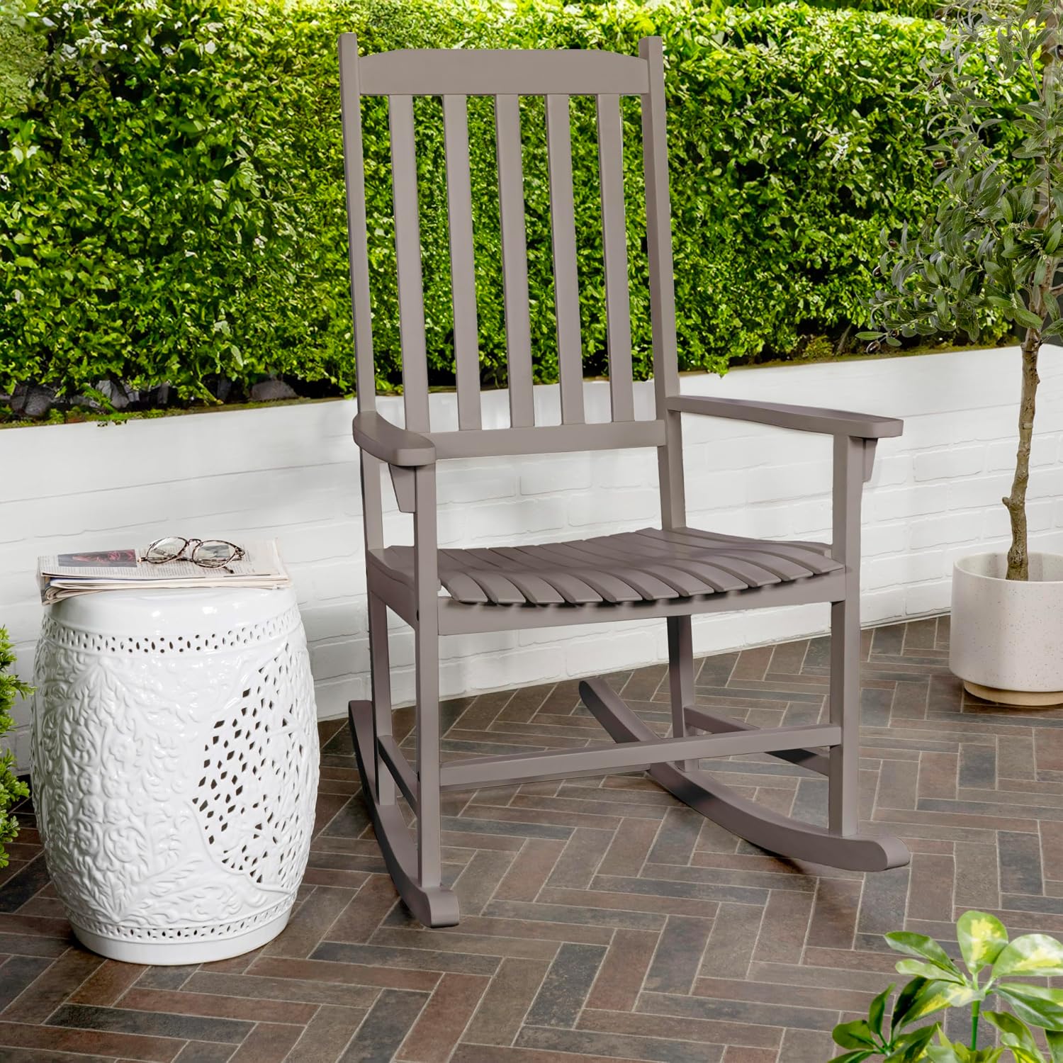 JONATHAN Y RCK300B Seagrove Farmhouse Classic Slat-Back 350-LBS Support Acacia Wood Outdoor Rocking Chair Traditional, Coastal, Cottage, Vintage, Shabby Chic, Gray Wash