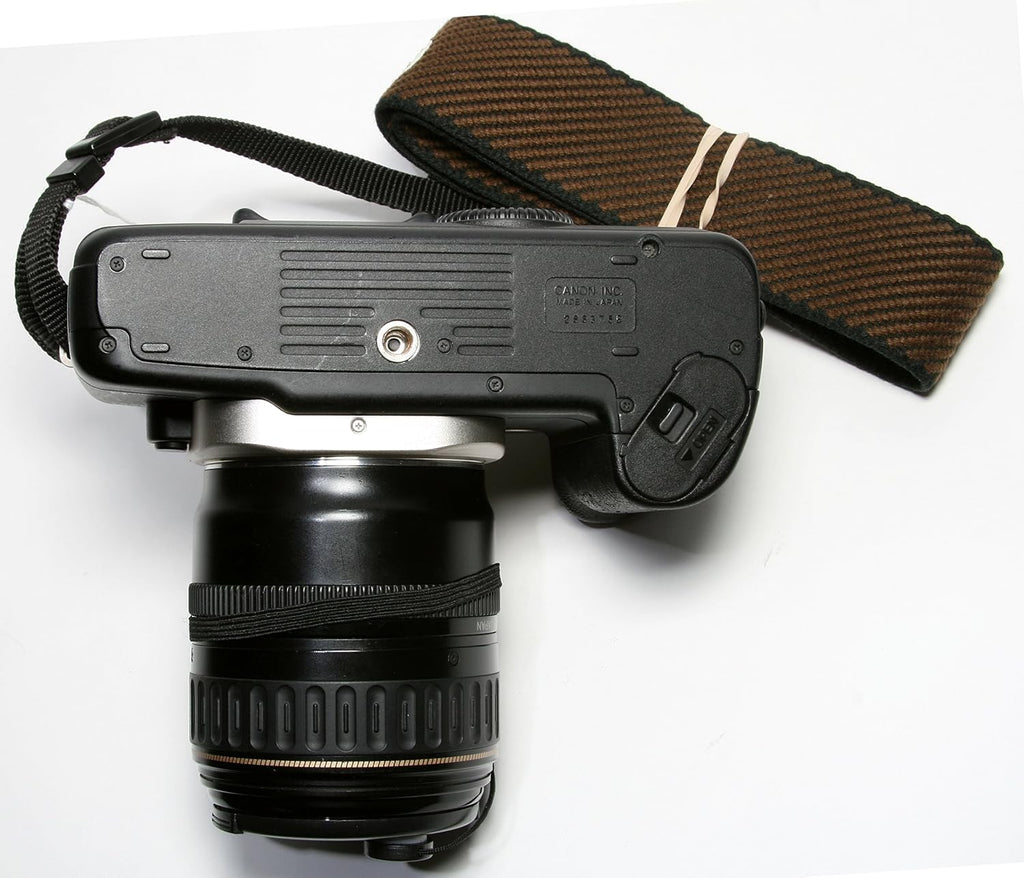Canon EOS Elan IIE 35mm SLR Film Camera Kit w/ AF Zoom Lens, Built-in flash and Automatic Flim loader, Custom Shooting Modes. (Renewed)